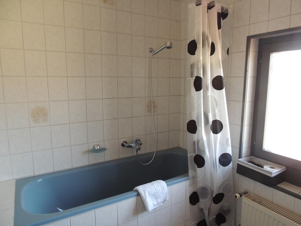 Hotel De La Gare Cousset Szoba fotó